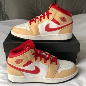 Jordan 1 Mid GS ‘Light Cardinal Curry’